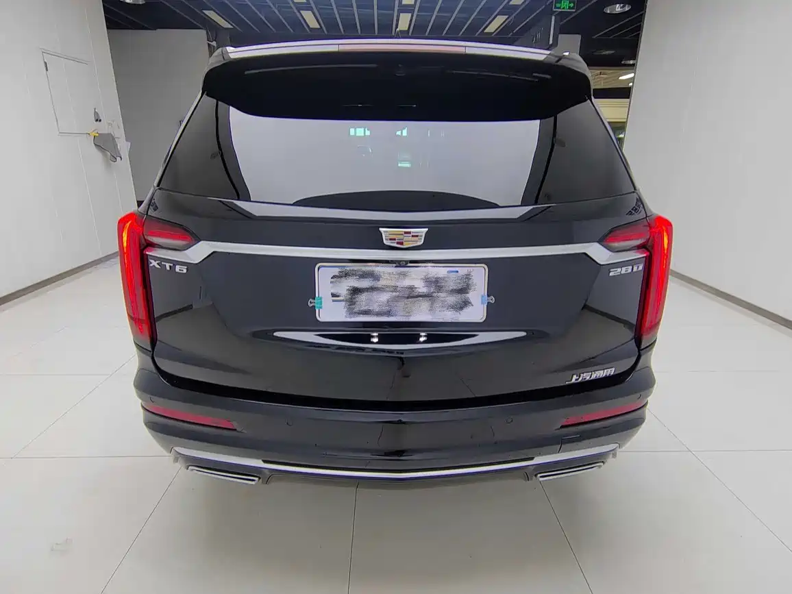 CADILLAC XT6