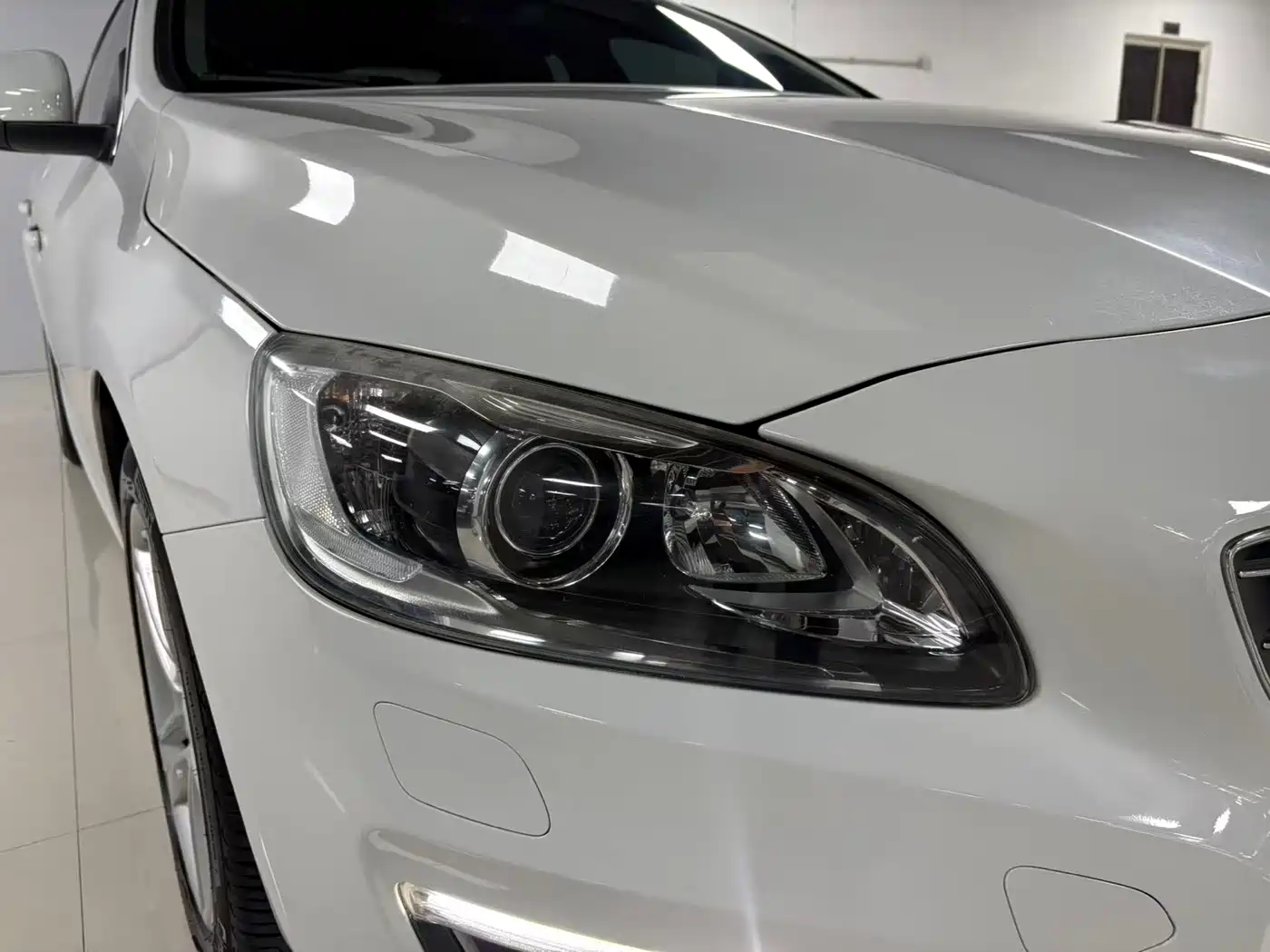 Фото 9 - Volvo S60