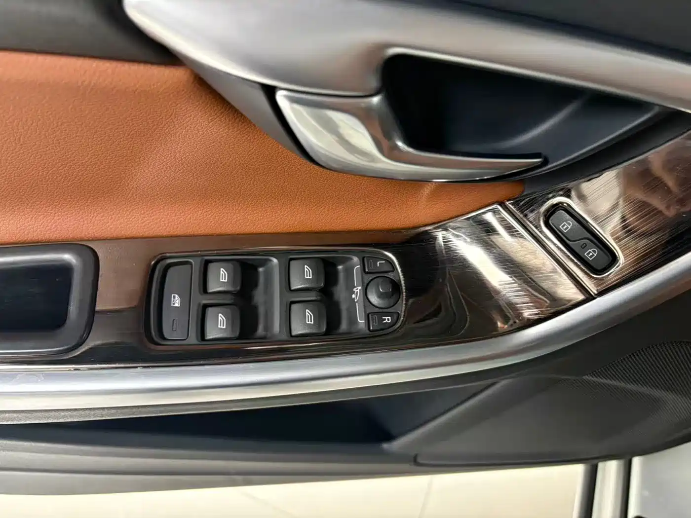 Фото 24 - Volvo S60