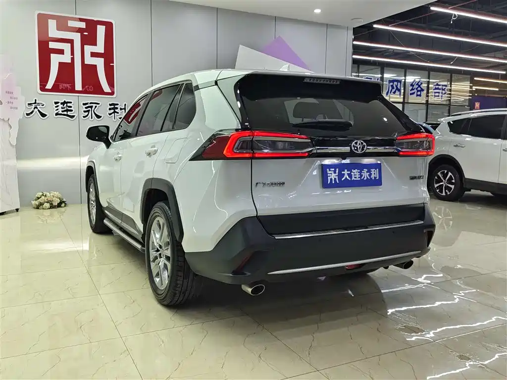 Toyota Wildlander 2022 2.0L CVT FWD Luxury Edition фото 6