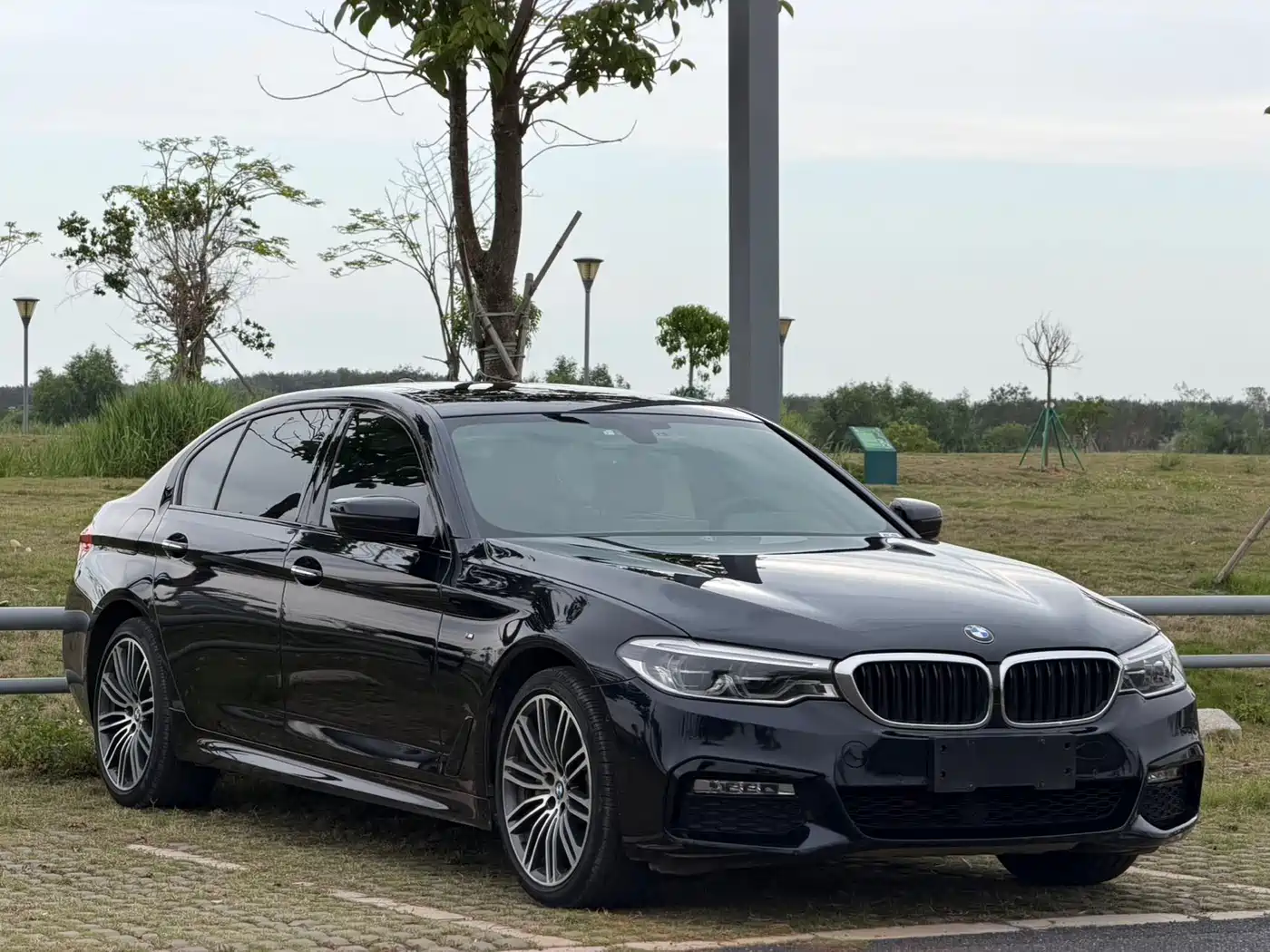 BMW 5 Series 2018 Facelift 530Li Leading M Sport Package фото 3