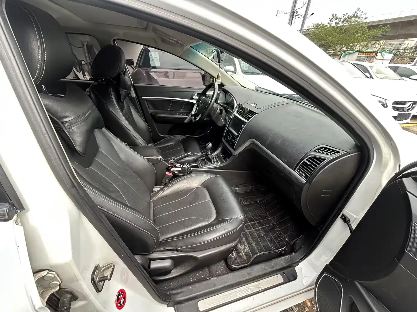 Geely Emgrand 2016 2016 Sedan 1.5L Manual Up Version