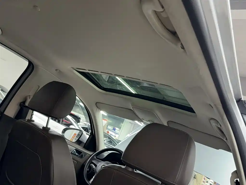 Volkswagen Bora 2014 1.6L Automatic Comfort Edition фото 9