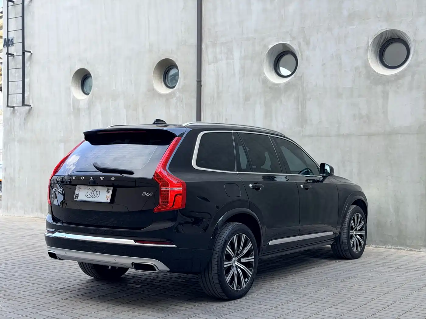 VOLVO XC90