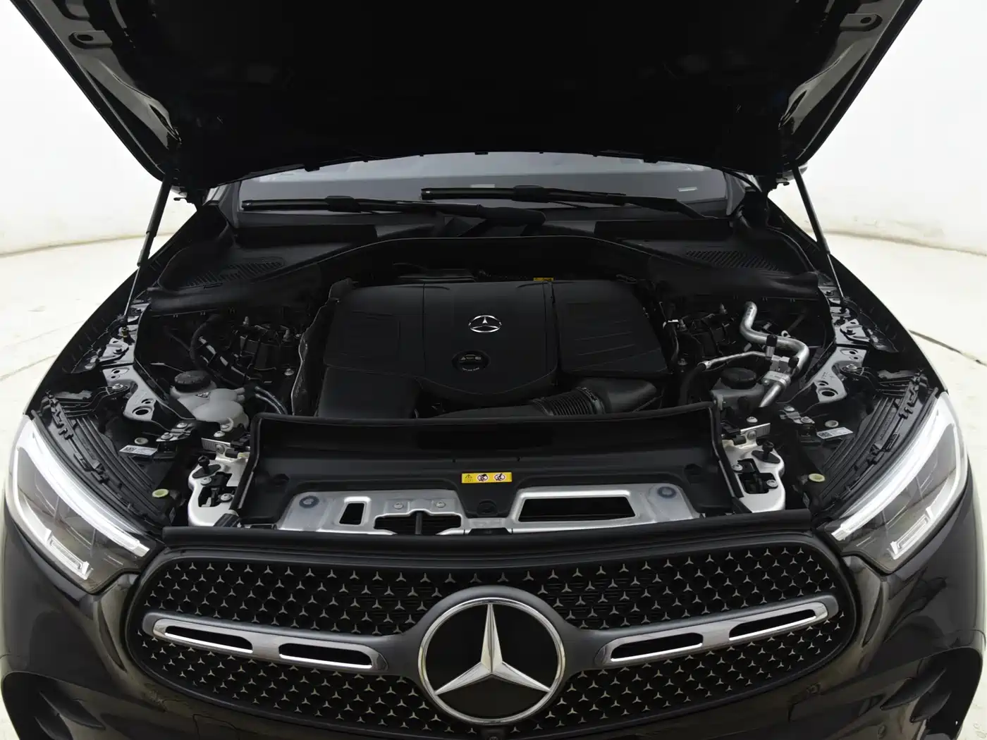 Mercedes-Benz GLC 2023 GLC 300 L 4MATIC Sport 5-Seater фото 12