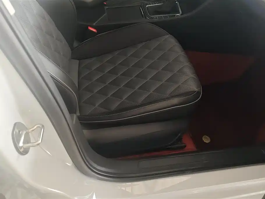 Volkswagen Sagitar 2023 300TSI DSG Surpassing Edition фото 8