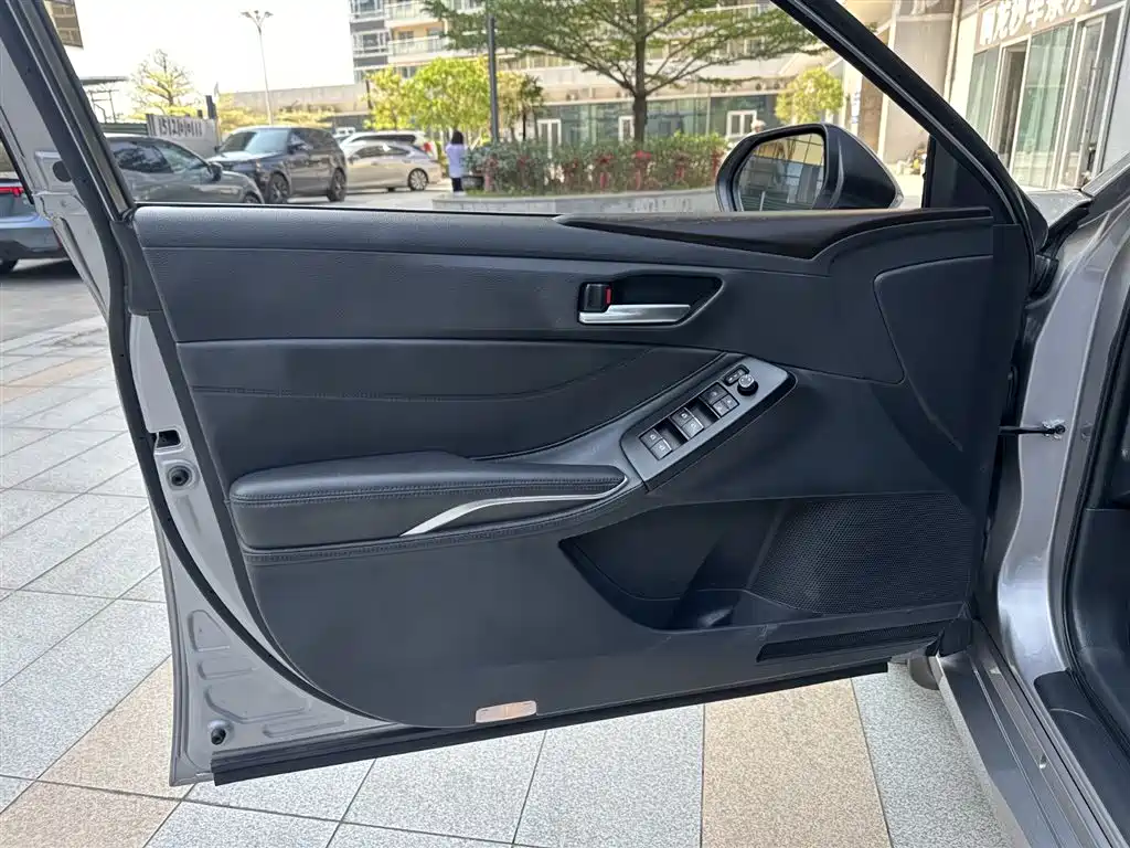 Toyota Avalon 2021 2.5L Luxury Edition фото 24