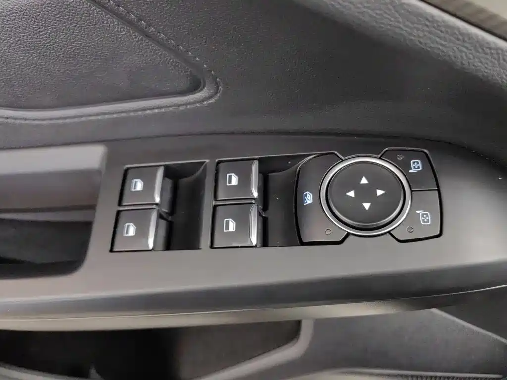 Фото 9 - Ford Focus
