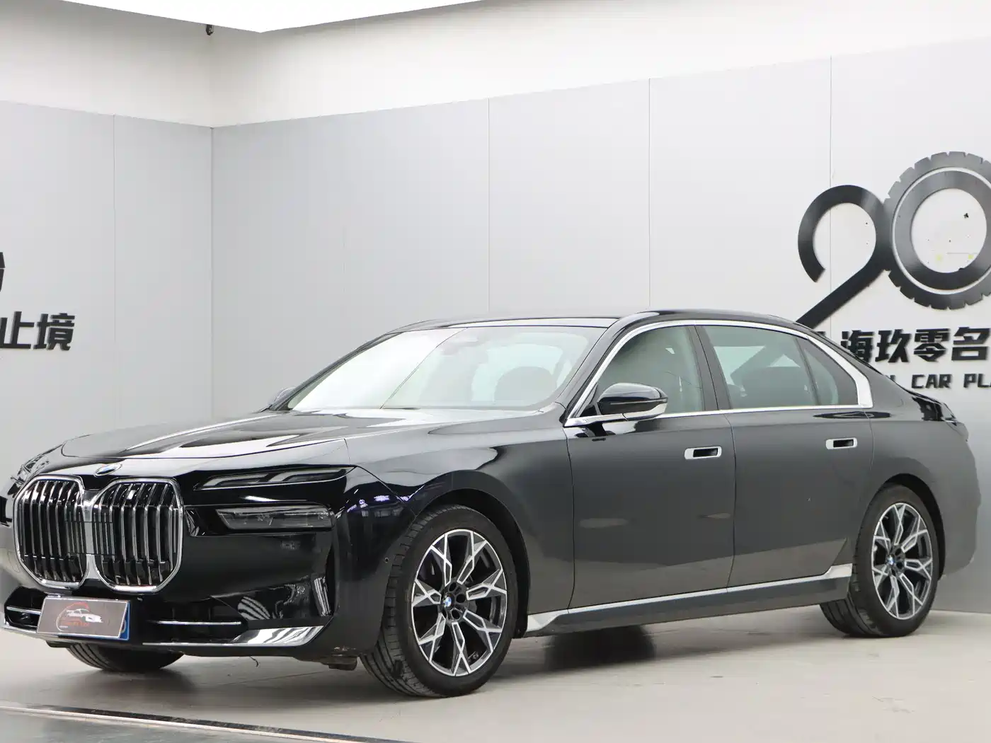 BMW 7 Series 2023 Model 735Li Luxury Package фото 3