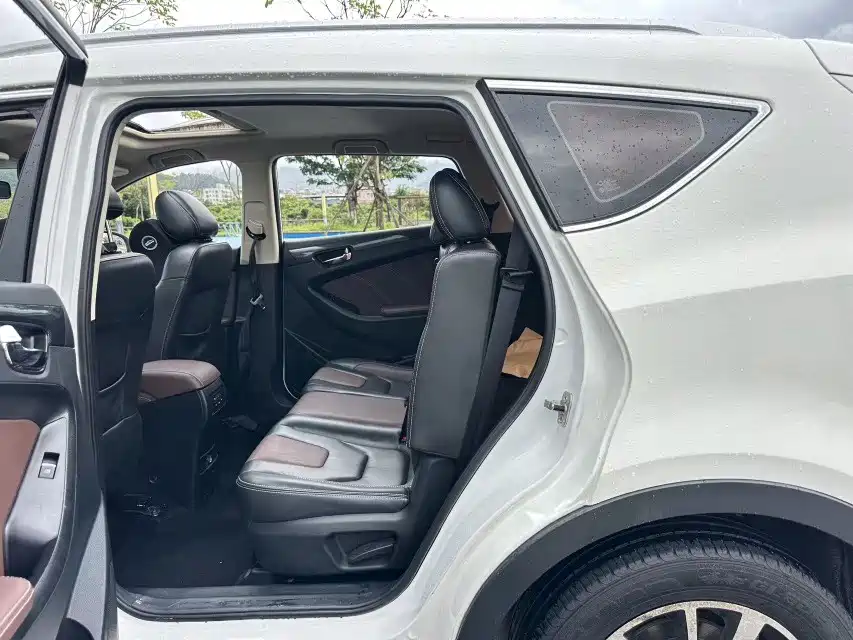 Dongfeng Fengguang Fengguang 580 2018 2017 1.5T CVT Comfort Version