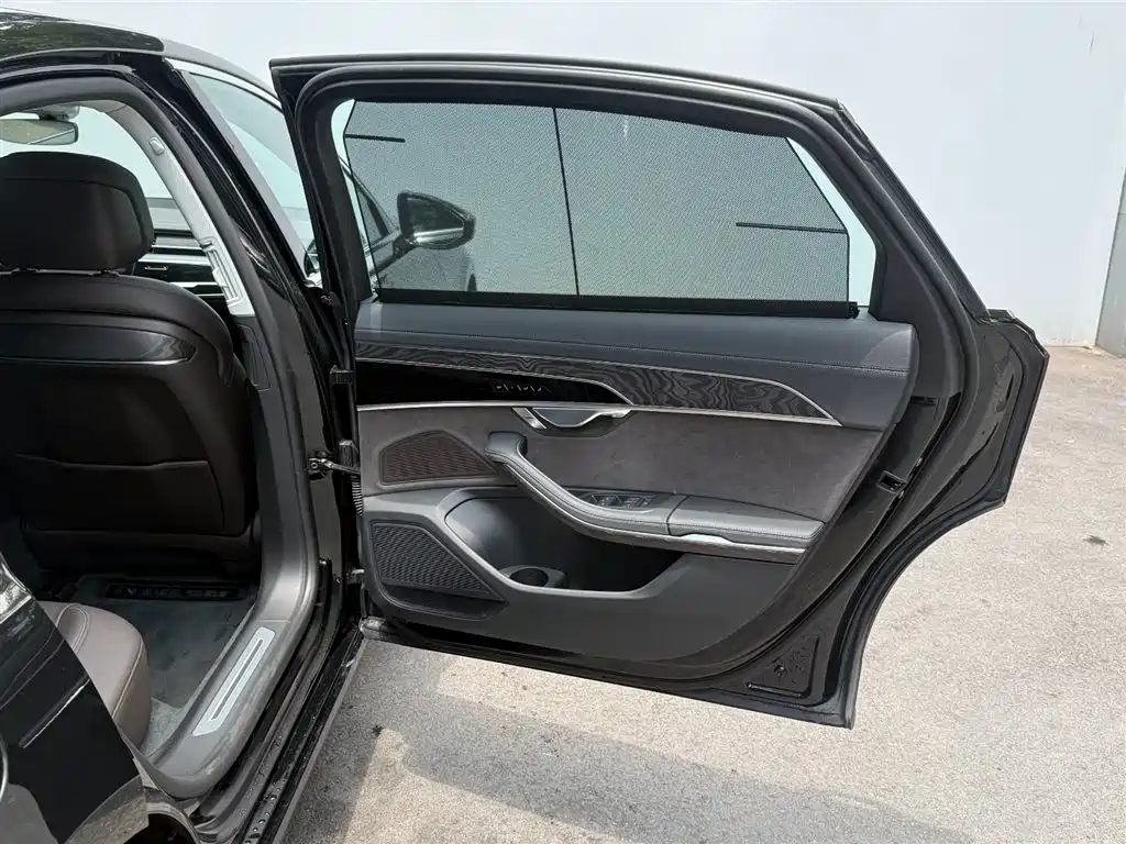 Audi A8 2025 A8L 50 TFSI quattro Exclusive Selection фото 15