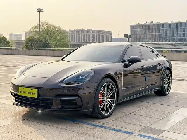 PORSCHE PANAMERA