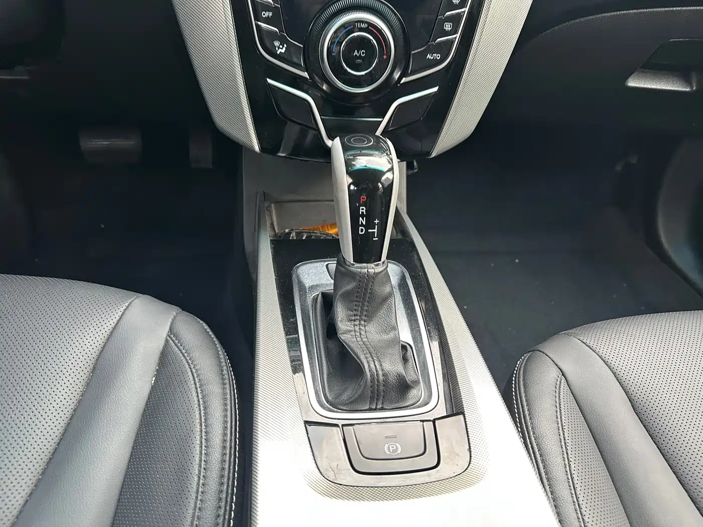 Luxgen U6 SUV 2015 2015 1.8T Fashion Edition