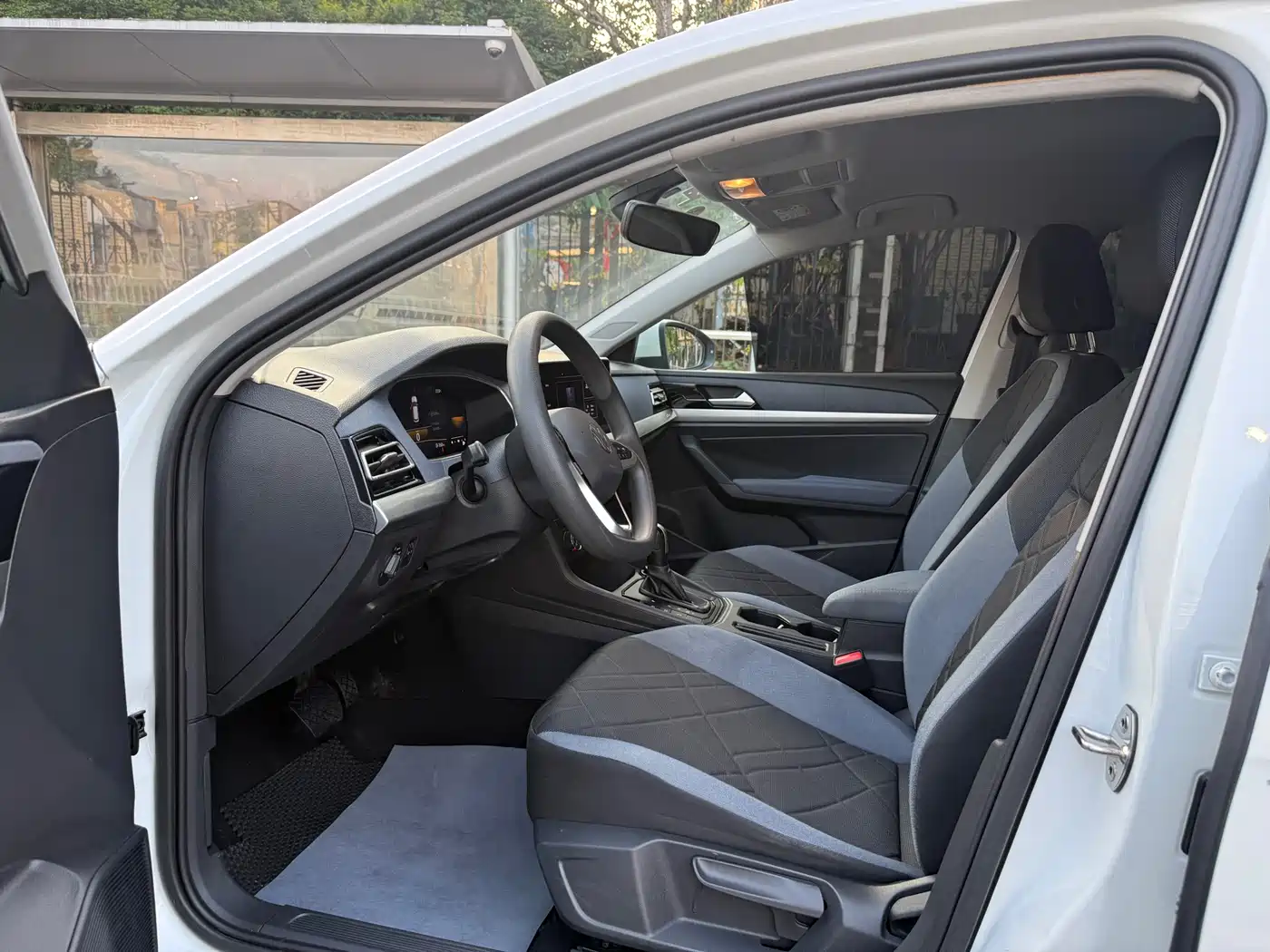Volkswagen Lavida 2023 Facelift 1.5L Auto Comfort Edition фото 11