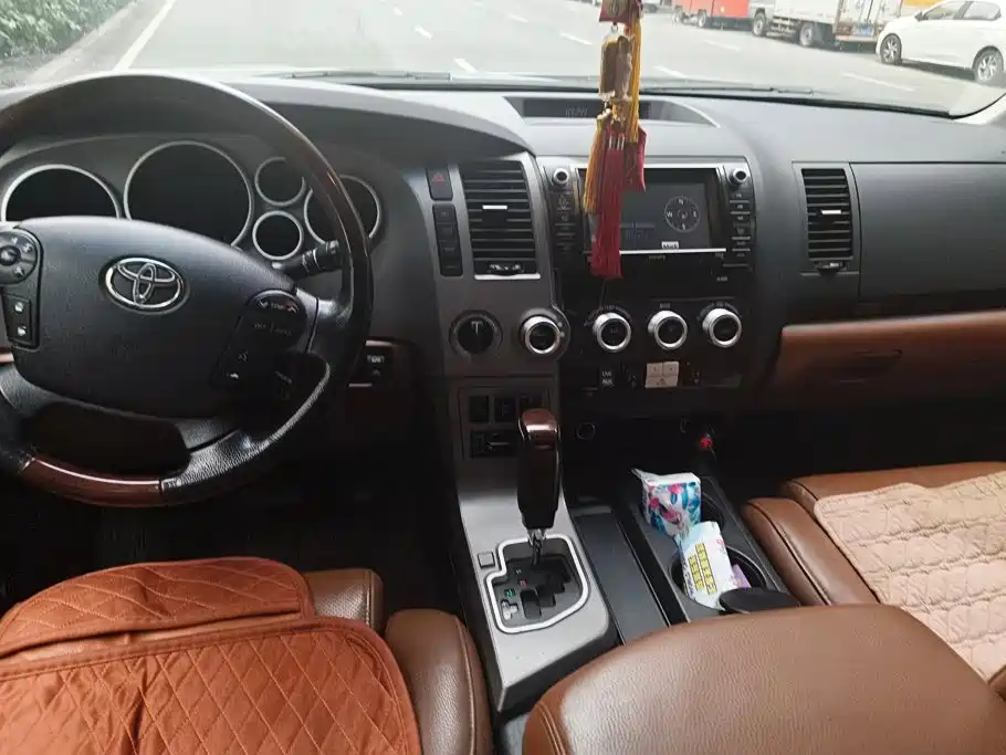 Toyota Sequoia 2012 2010 5.7 Platinum Edition