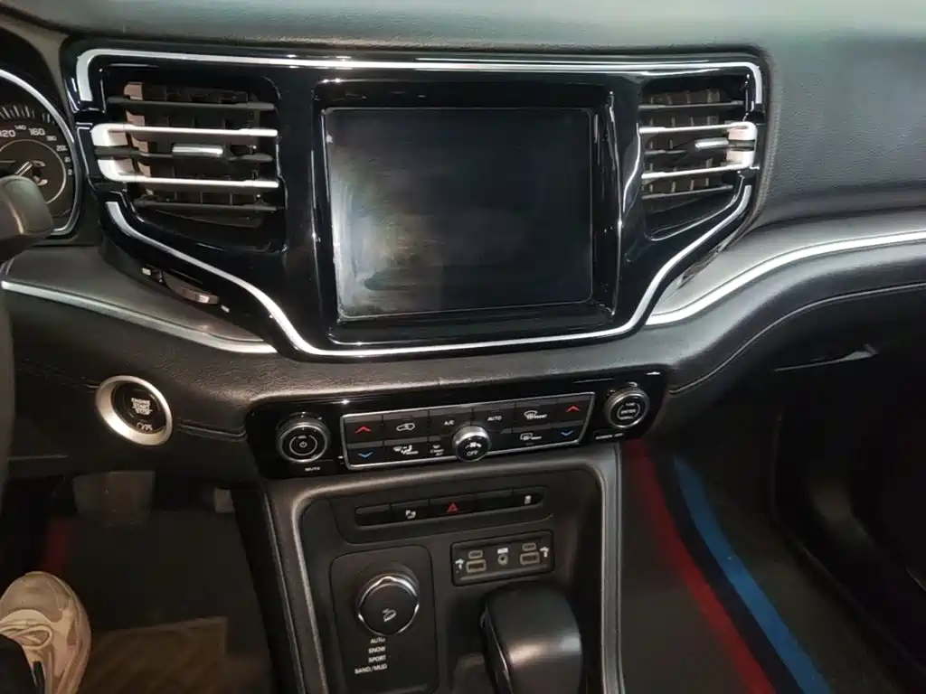 صورة 13 - Jeep Grand Commander