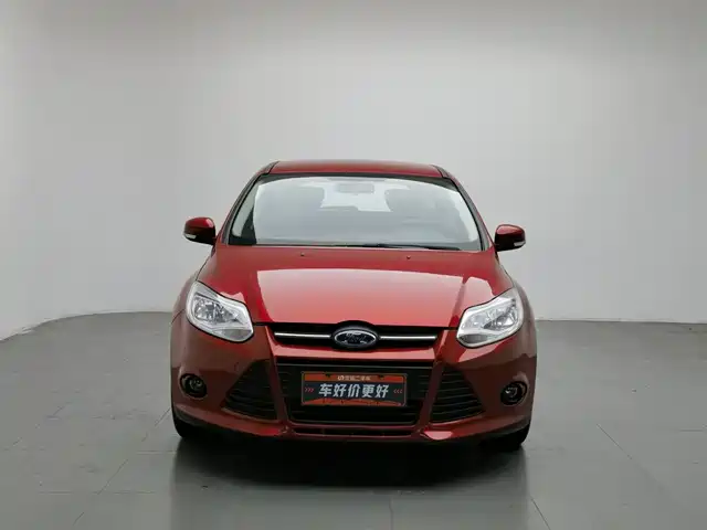 Ford Focus 2012 Hatchback 1.6L Automatic Comfort — фото 3