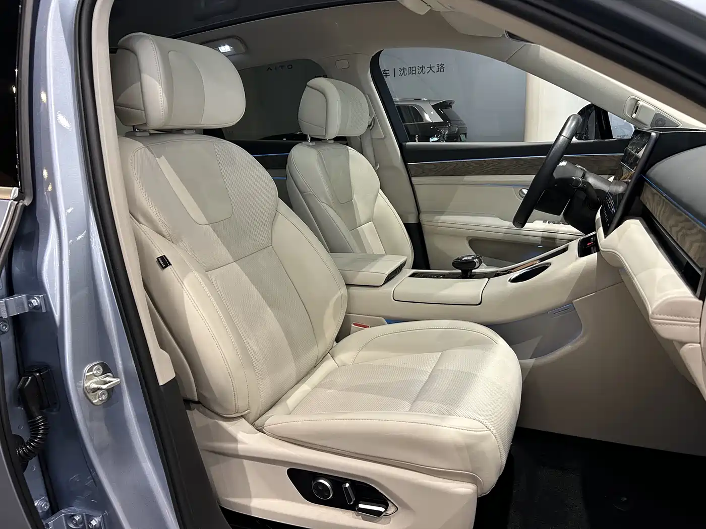 AITO Wenjie AITO M5 2022 Extended Range AWD Flagship фото 10
