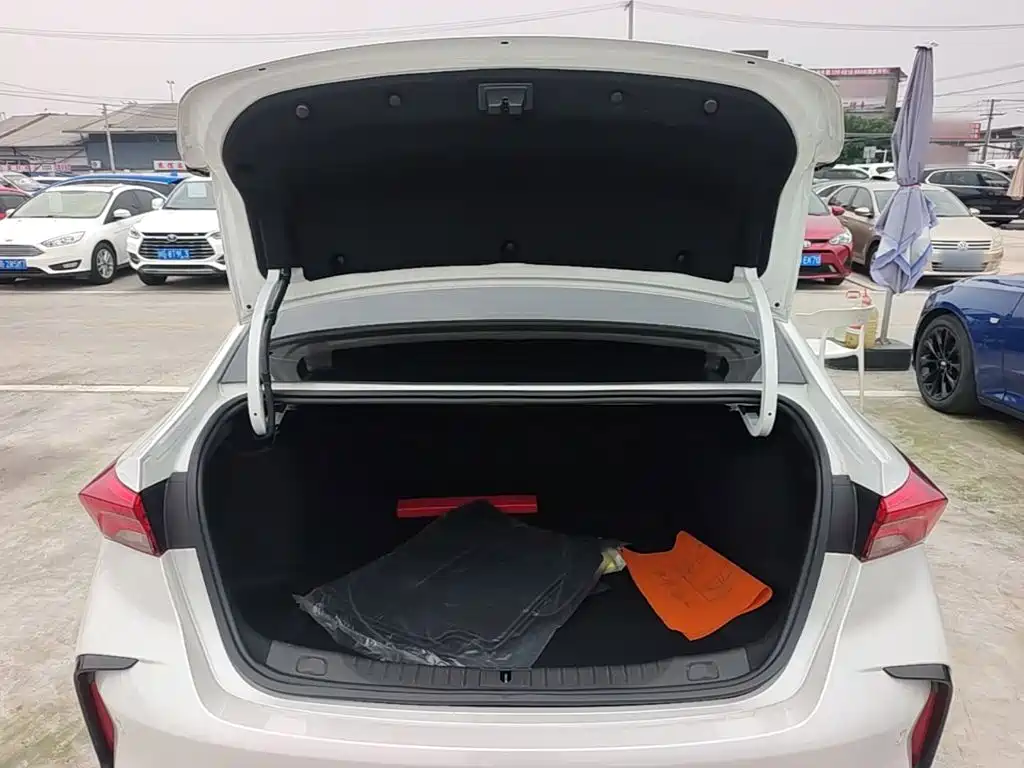 Photo 19 - Buick Verano