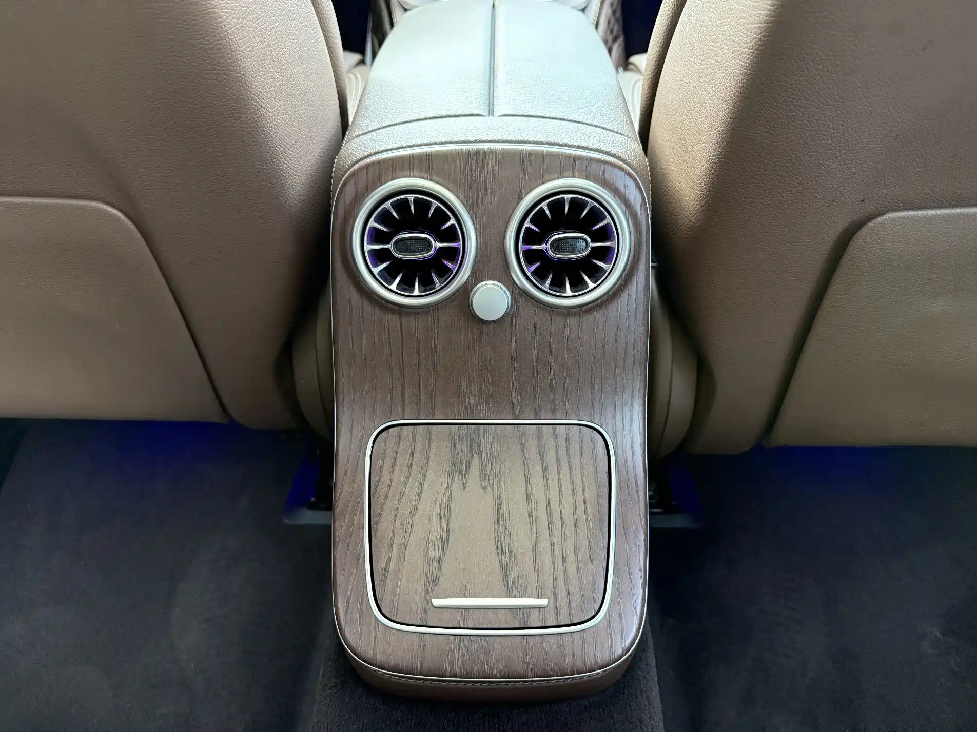 Фото 14 - Mercedes-Benz E-Class