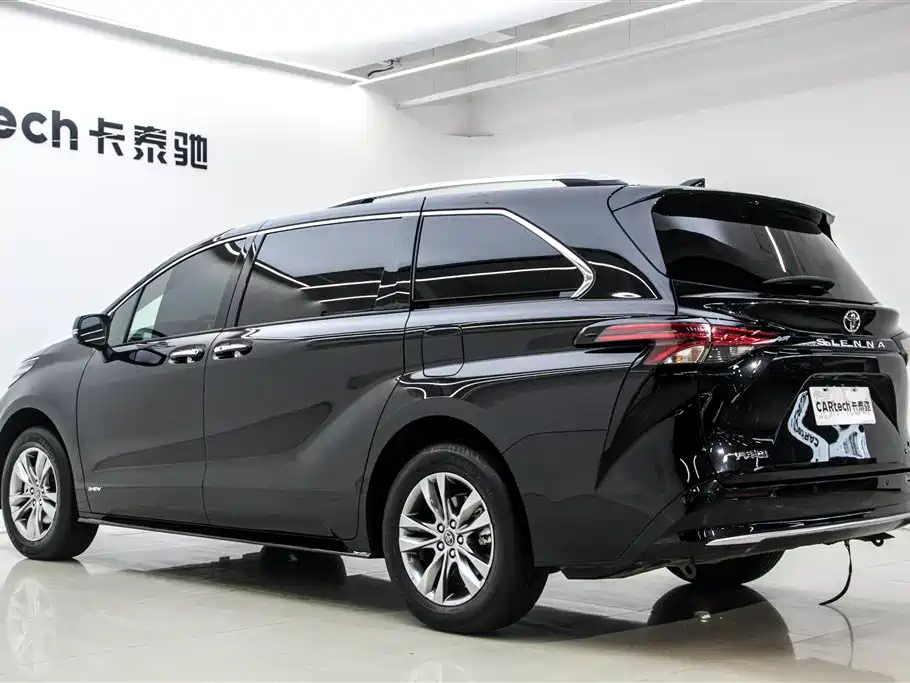 Toyota Sienna 2024 2.5L Hybrid 4WD Premium Edition фото 6