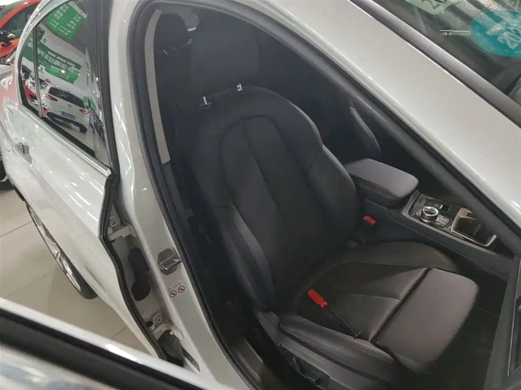 BMW 1 Series 2018 120i Design Package фото 25
