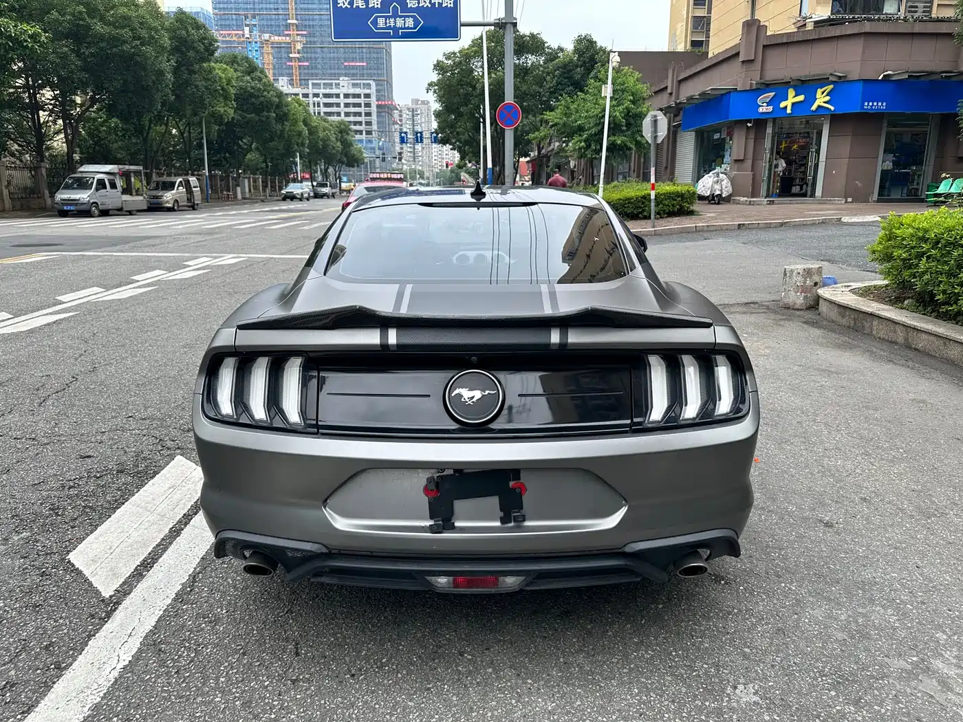 FORD MUSTANG