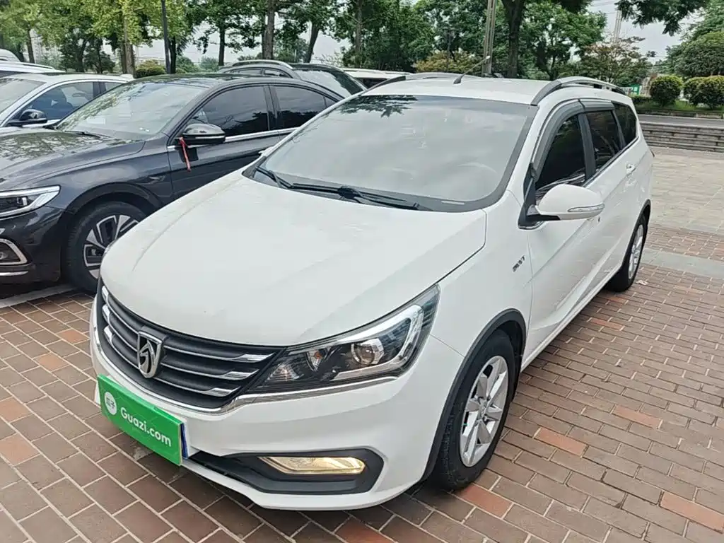 Baojun 310W 2018 2017 1.5L Manual Fashion Edition (China V)