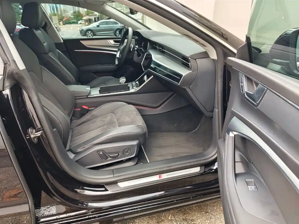 Audi A7L 2025 Model Year 45 TFSI Luxury фото 12