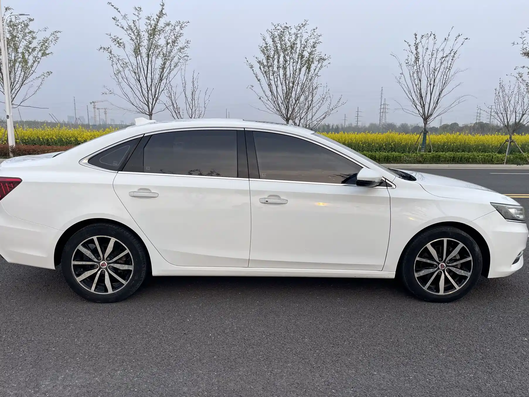 Фото 7 - Roewe i6