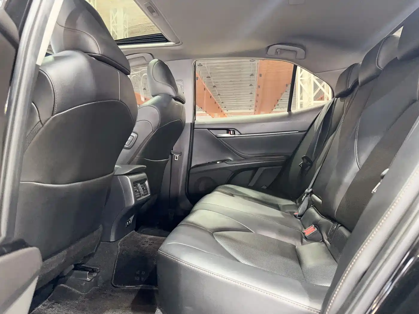 Toyota Camry 2018 2.0G Luxury Edition фото 9