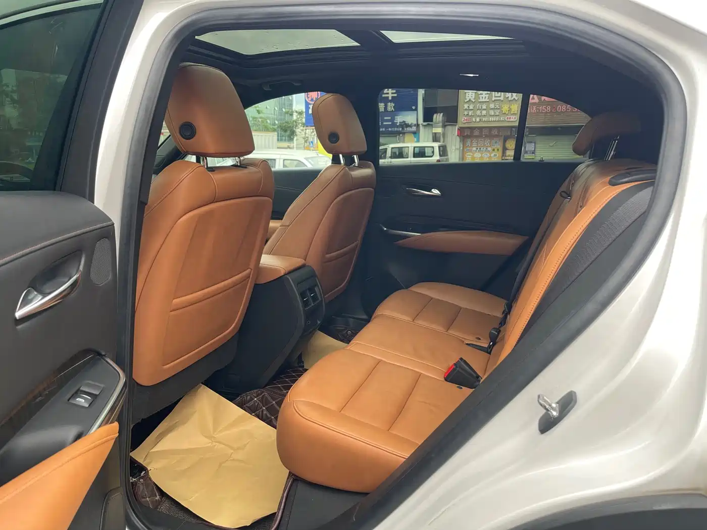 Фото 10 - Cadillac XT4