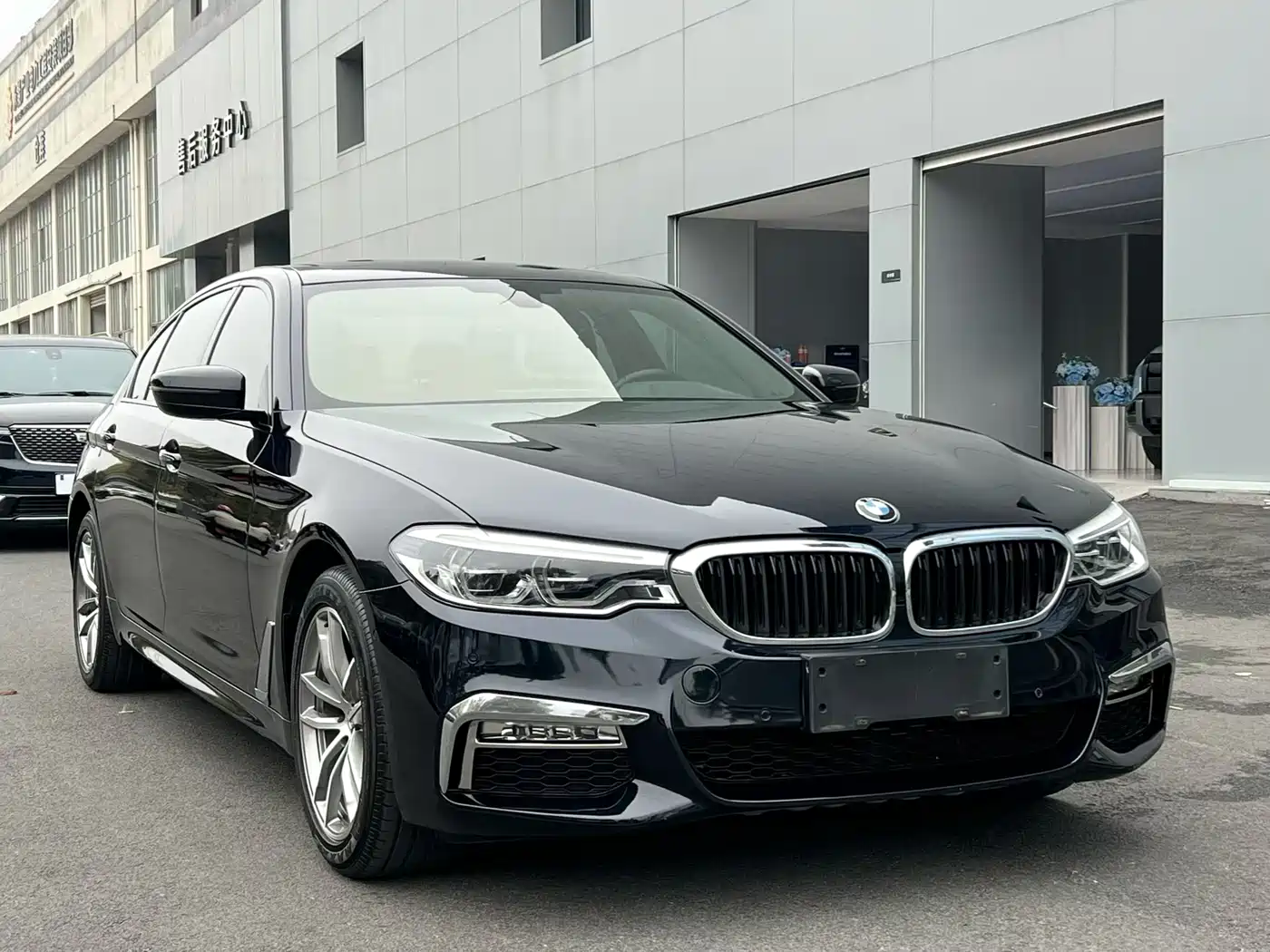 BMW 5 Series 2018 525Li M Sport Package фото 3
