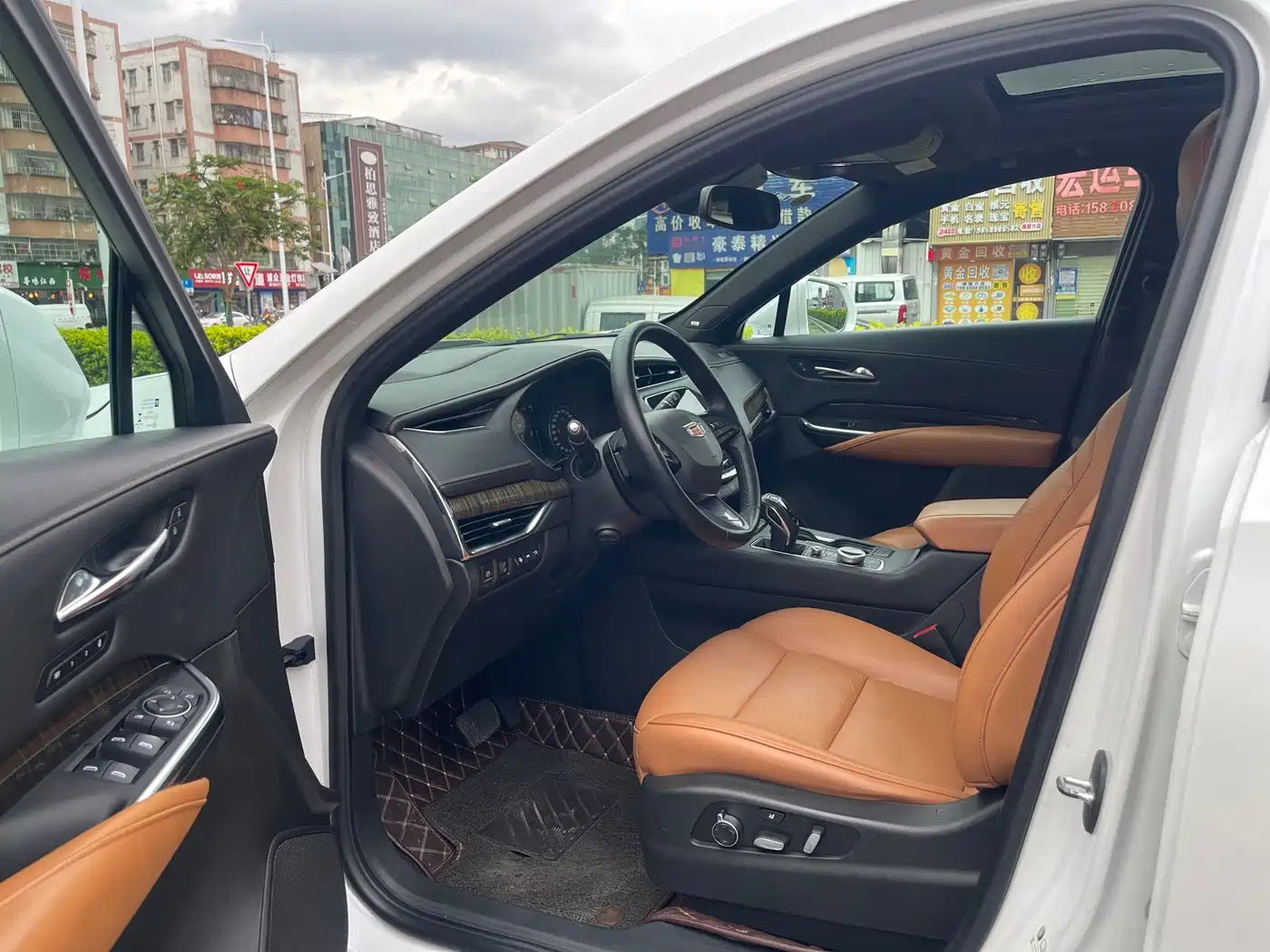 Фото 9 - Cadillac XT4
