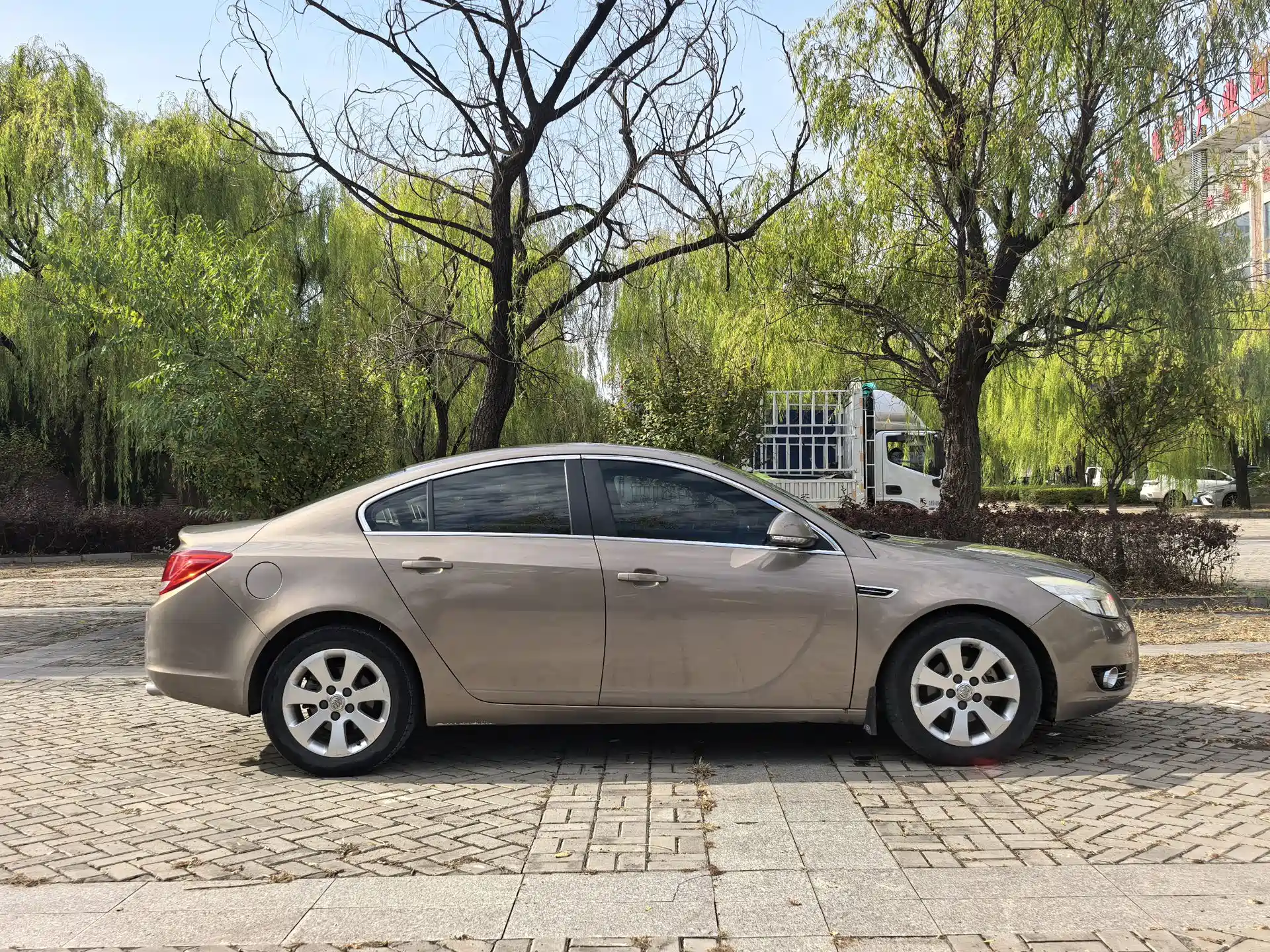 Photo 7 - Buick Regal