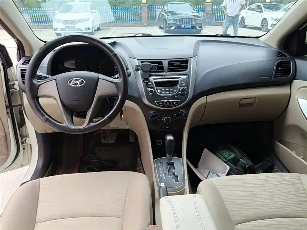 Hyundai Verna 2014 1.4L Automatic Smart GLS фото 10