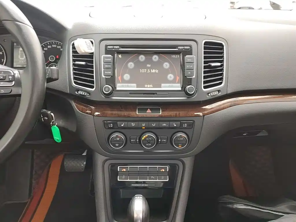 Volkswagen Sharan 2014 2.0TSI Comfort фото 13