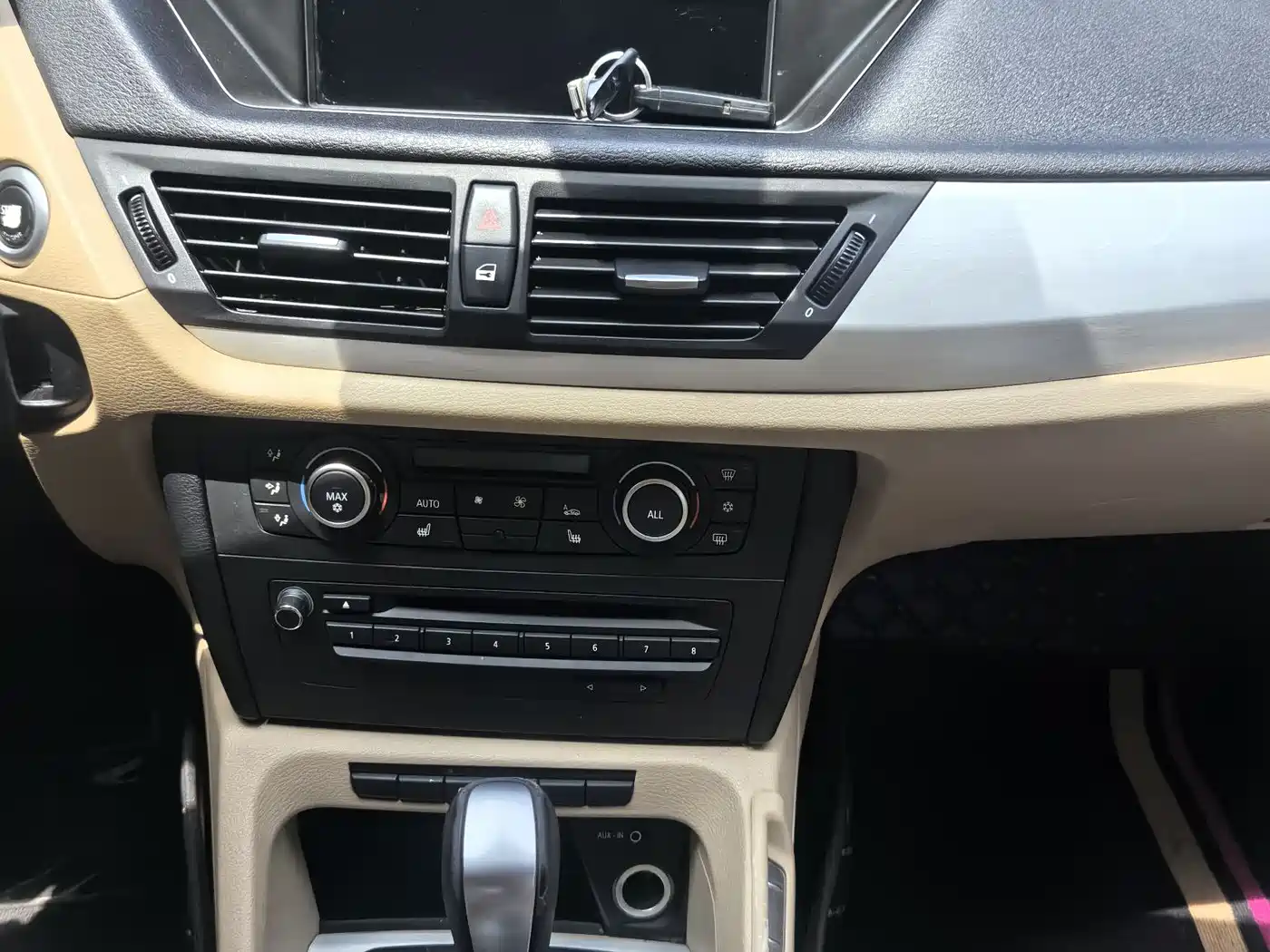 BMW X1 2012 sDrive18i Luxury Model фото 14