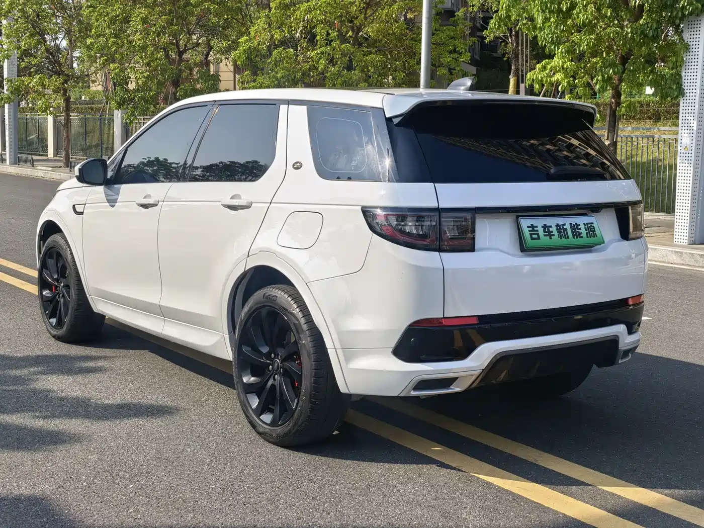 LAND ROVER DISCOVER NEW ENERGY SOURCES FOR SPORTS