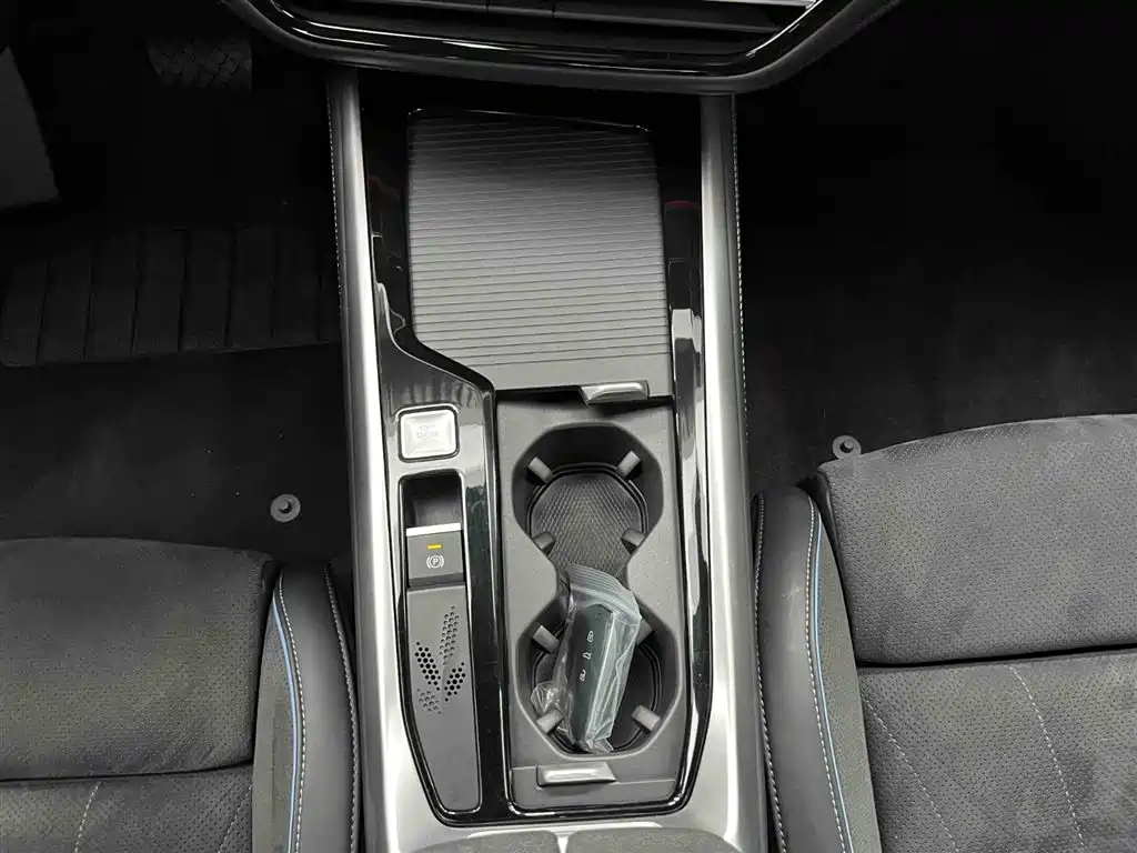 Volkswagen Passat 2025 Model Pro 380TSI Starlight Dragon Premium Edition фото 5