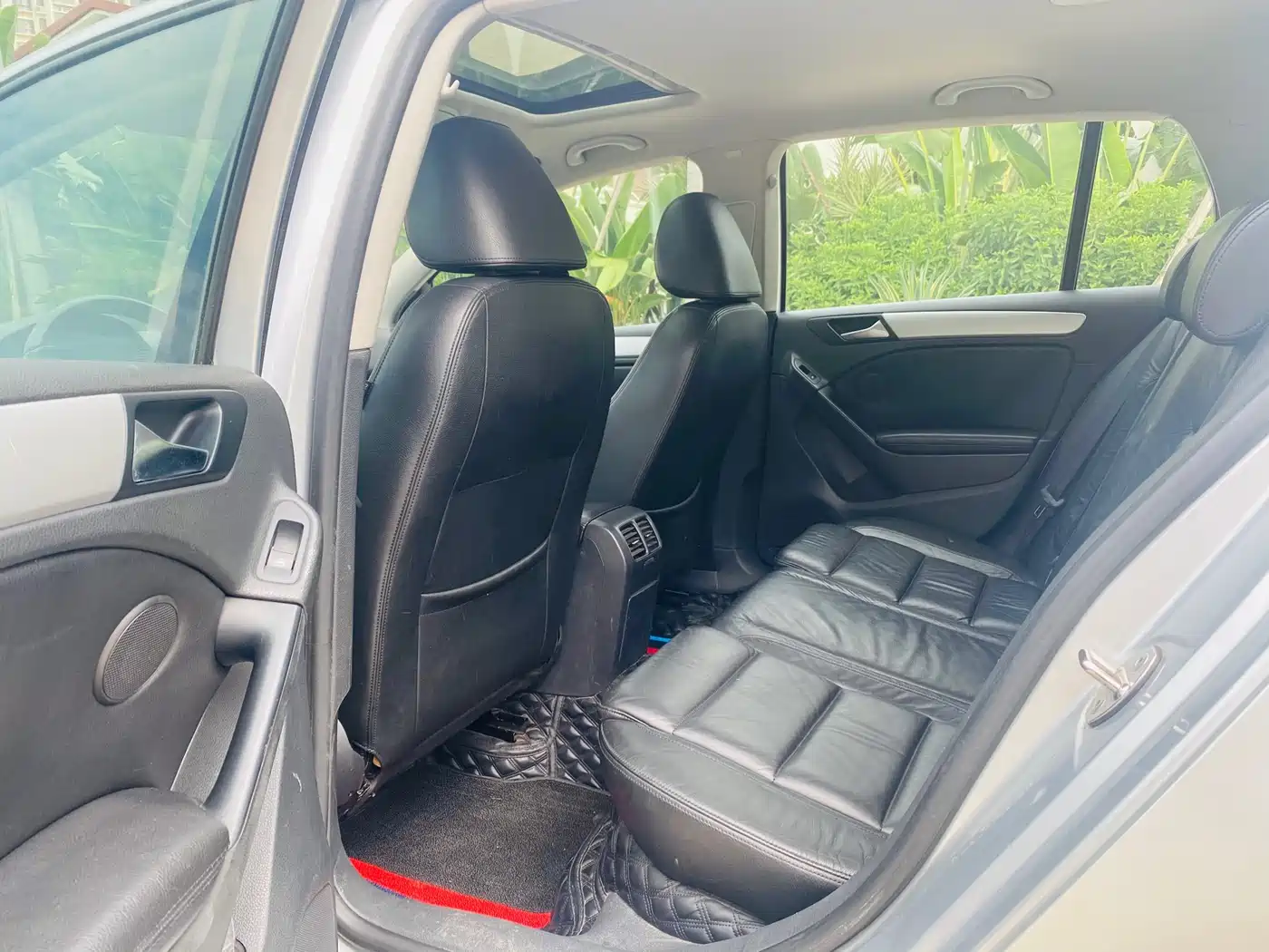 Volkswagen Golf 2010 1.4TSI Automatic Luxury фото 9