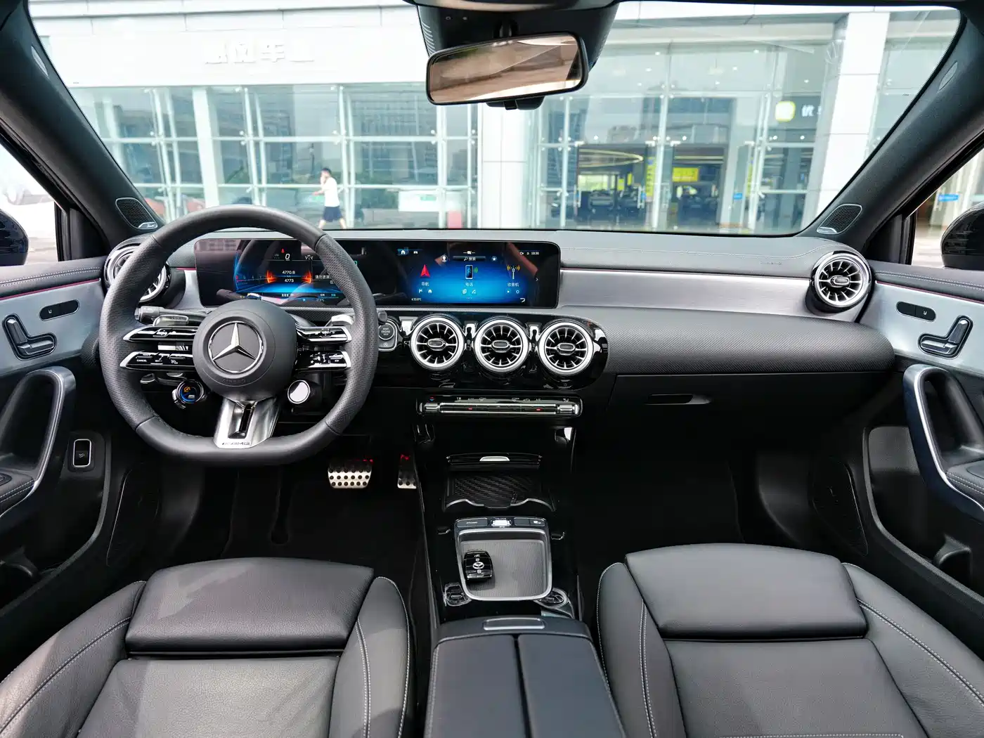 Mercedes-Benz A-Class AMG 2025 Facelift AMG A 35 L 4MATIC фото 8