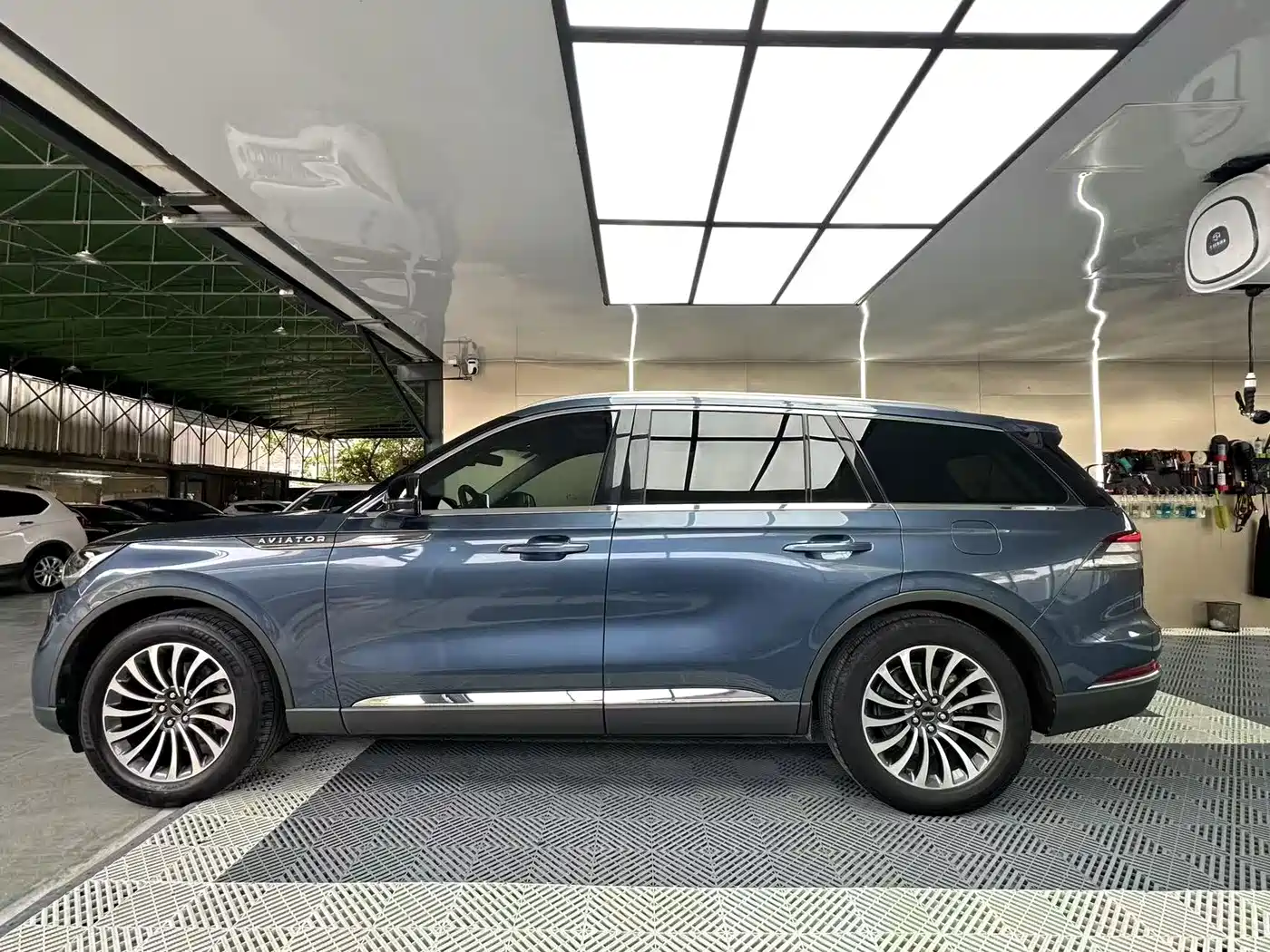 Lincoln Aviator (Import) 2020 3.0T V6 AWD Premium Luxury Edition фото 8