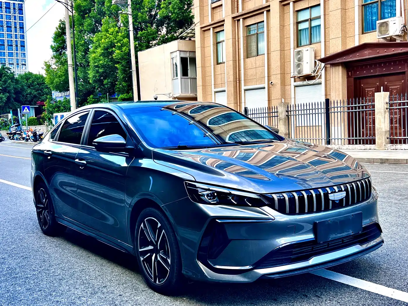 Фото 2 - Geely Binrui