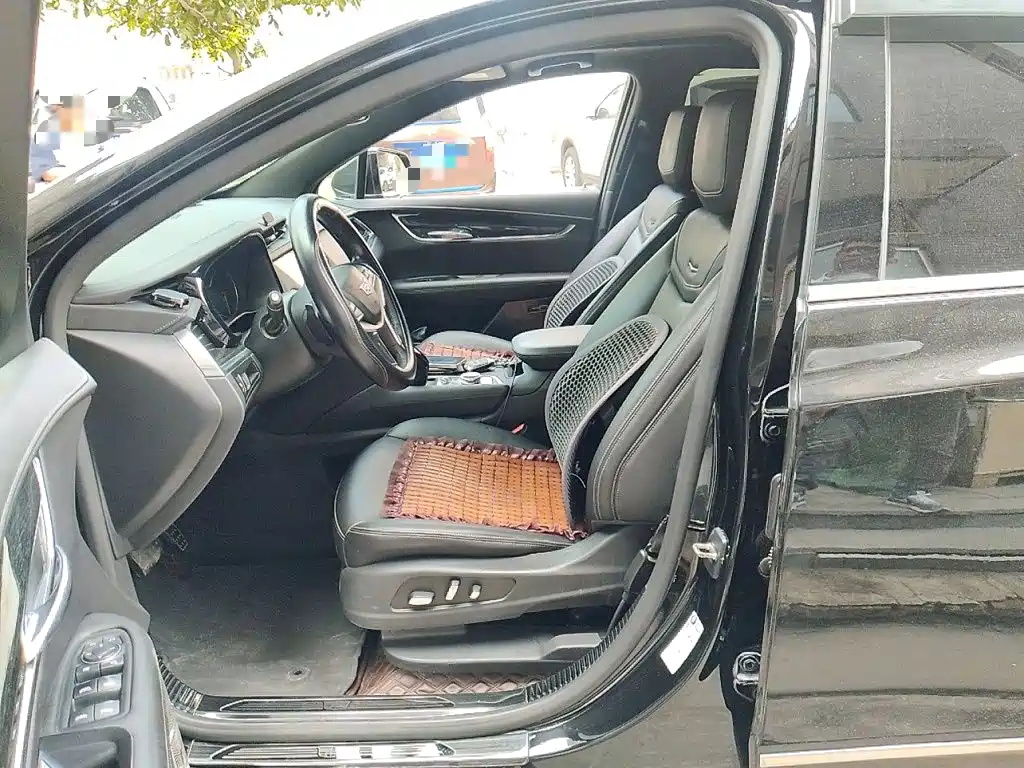 Фото 16 - Cadillac XT5