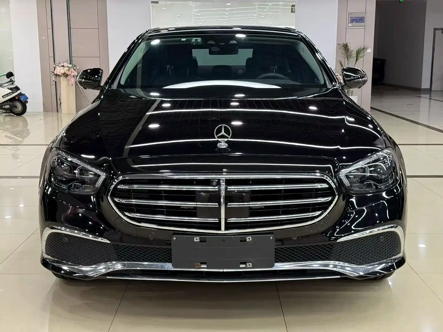 Photo 2 - Mercedes-Benz E-Class