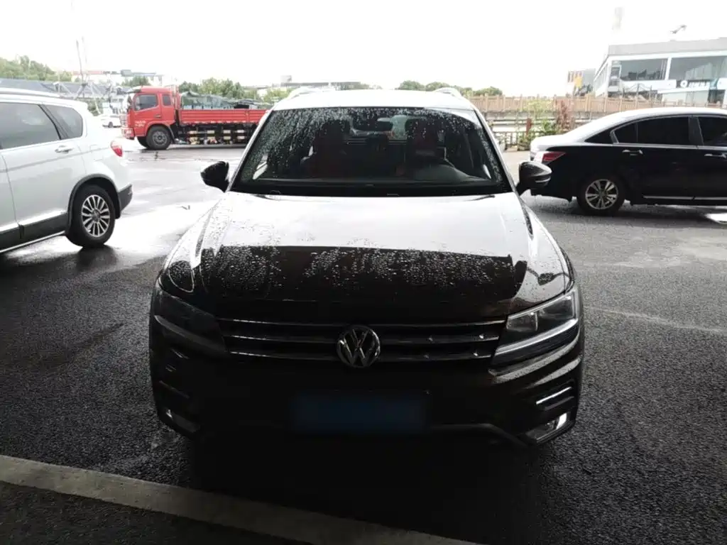 Photo 3 - Volkswagen Tiguan L