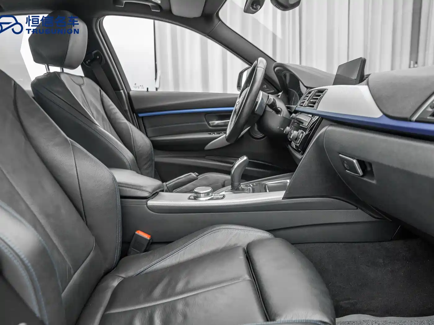 BMW 3 Series 2018 320i M Sport Black Night Edition фото 14