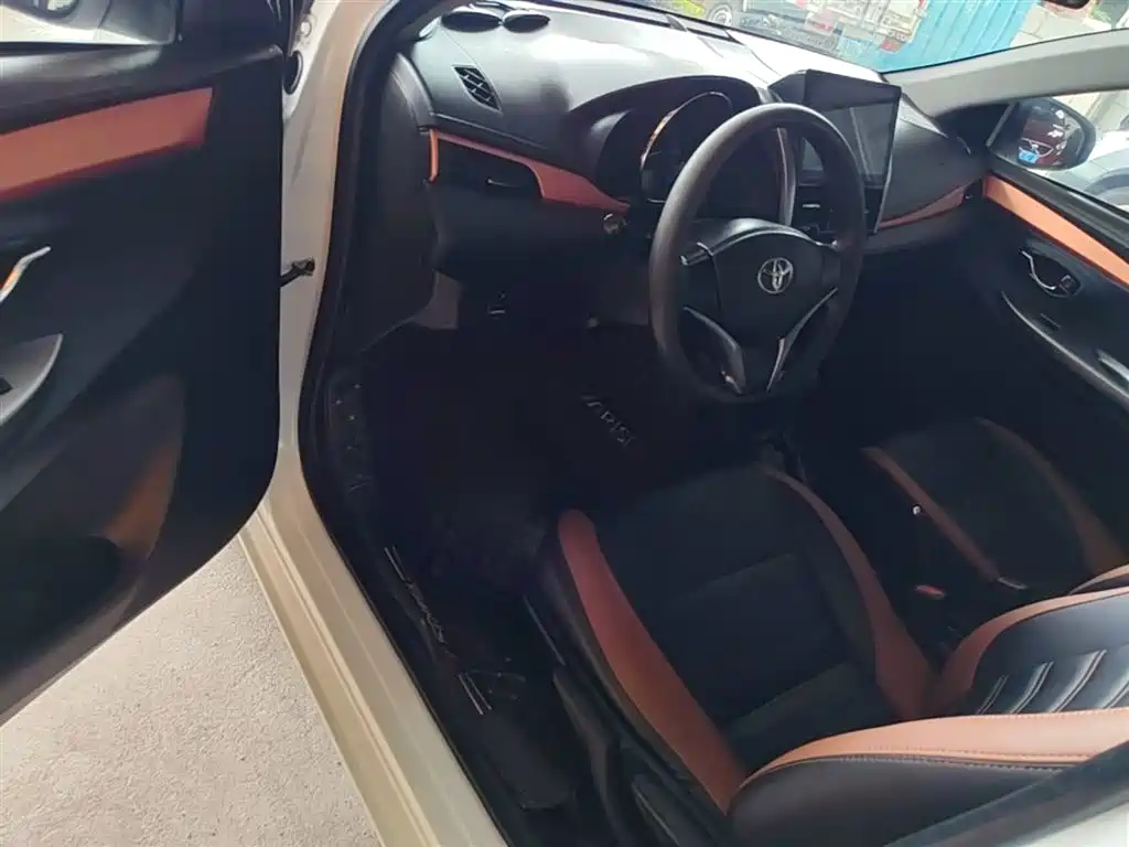 Toyota YARiS L Zhi Xuan 2015 1.5E Auto Charming Edition фото 16