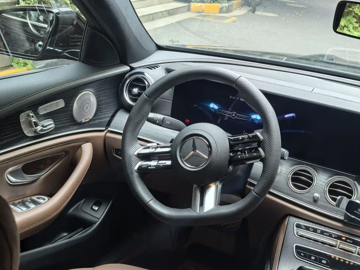 Mercedes-Benz E-Class 2023 E 300 L Sport Luxury фото 10